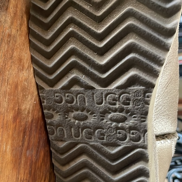 Gold UGGs size W6 - Picture 4 of 9